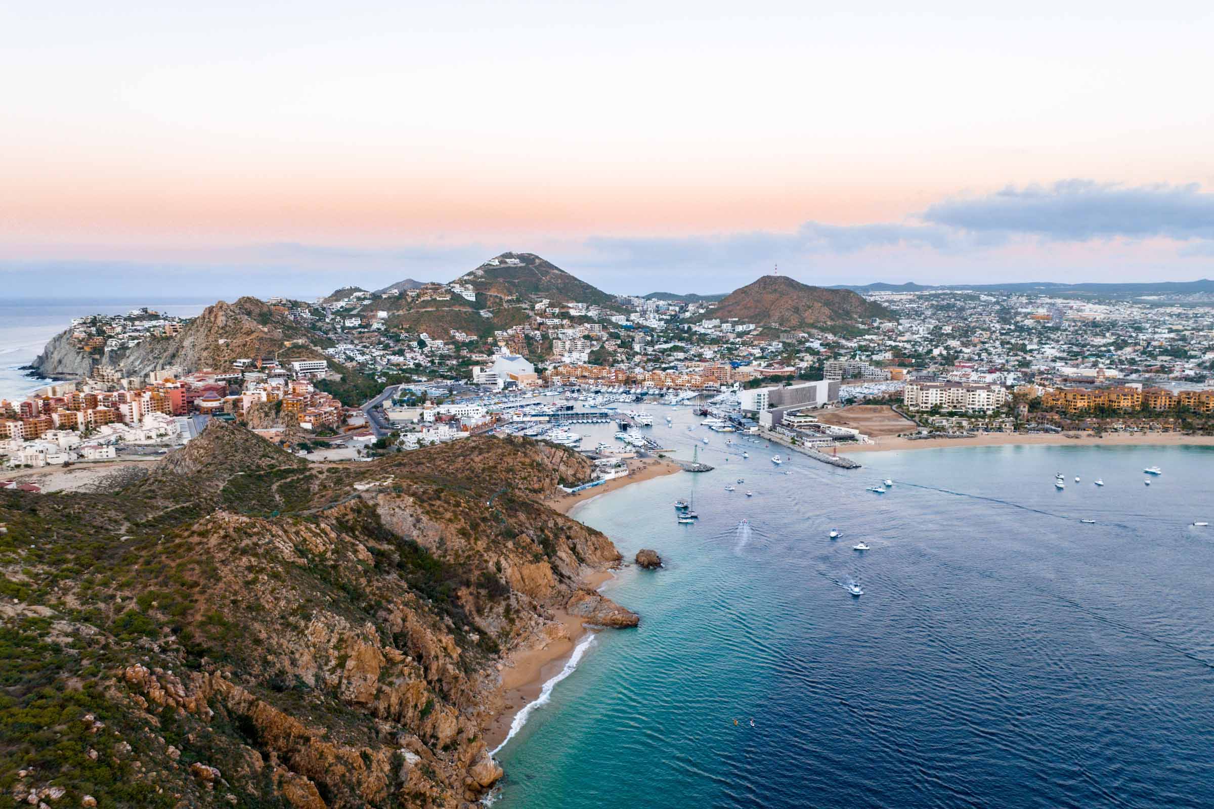 beautiful-sunset-in front-of-the-small-city-of-los-cabos
